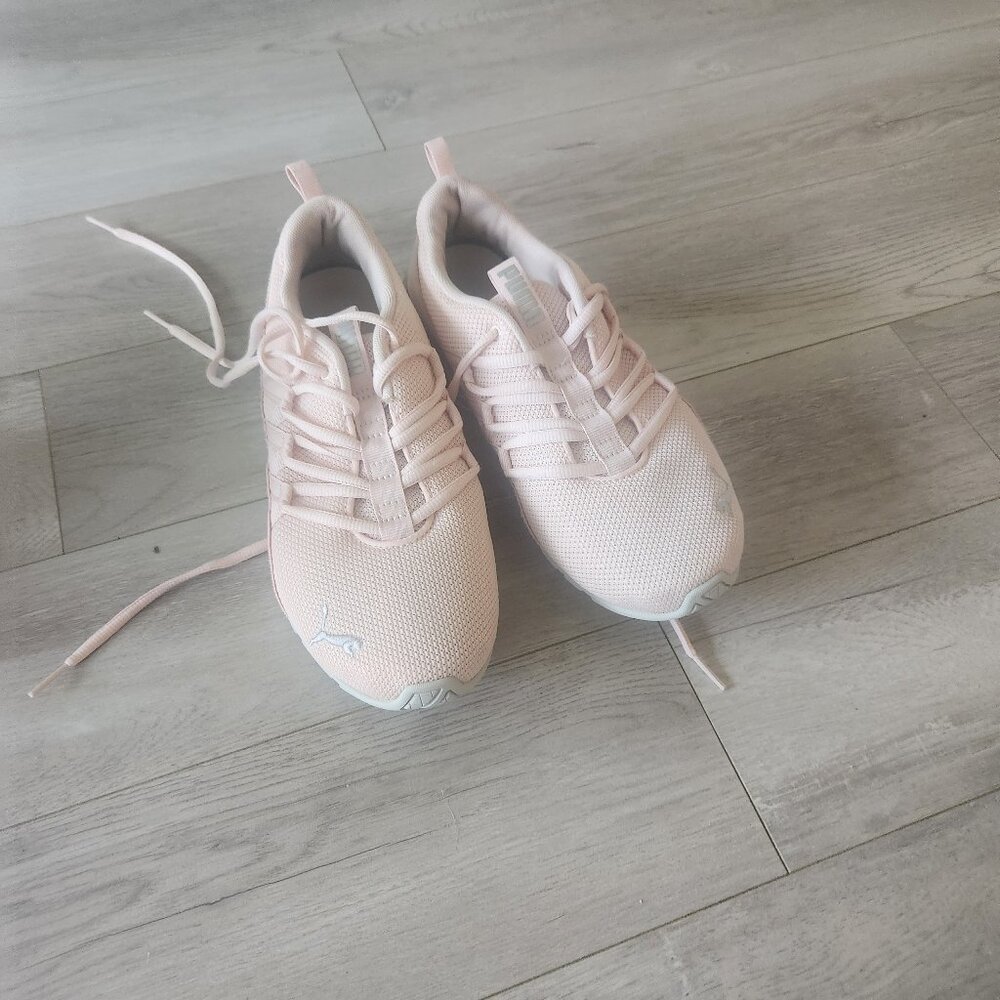 Puma size 8 pink athlete/fashion sneakers